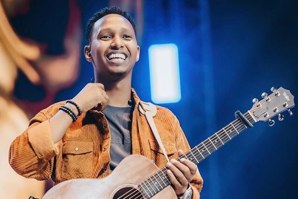 Israel Mbonyi agiye kugaragara mu gitaramo cy’urwenya